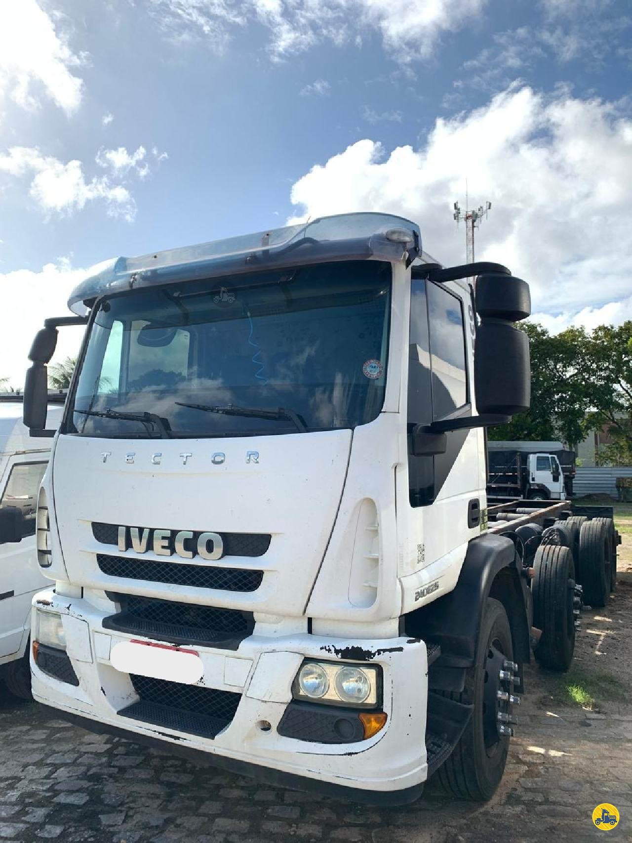 CAMINHAO IVECO TECTOR 240E25 Chassis BiTruck 8x2 Fuel Logistic NATAL RIO GRANDE DO NORTE RN